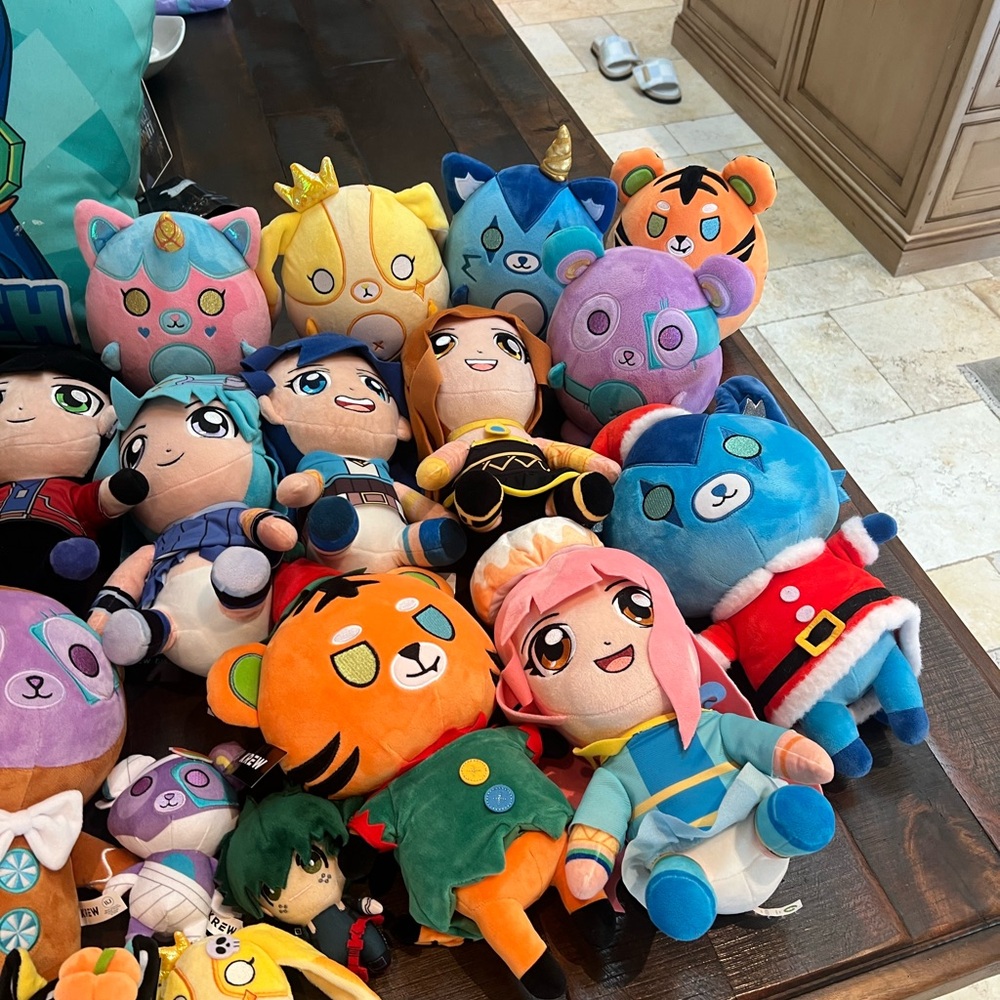 KREW DISTRICT/ ITS FUNNEH LOT of plushies.  Valued new at over $1000.